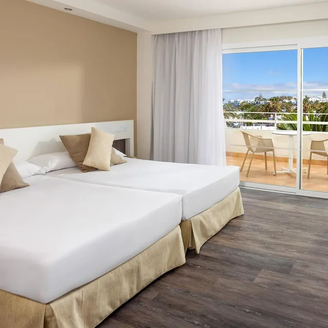 Superior, Twin Beds, Sol Lanzarote 1/6