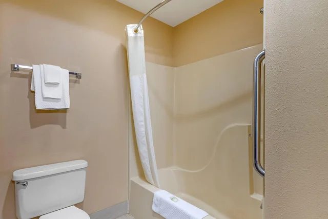 جناح بسرير كينج، Quality Inn & Suites Caseyville - St. Louis 9/10