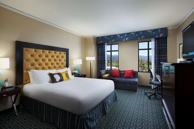 جناح أساسي بسرير كينج، Juniper Hotel Cupertino, Curio Collection By Hilton 1/3