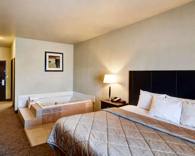 غرفة بسرير كينج، Quality Inn & Suites Terrell 1/6