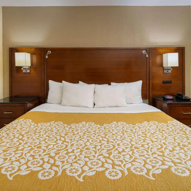 غرفة بسرير كينج للمدخنين، Days Inn By Wyndham Thomaston 4/6
