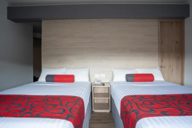 Room, 2 Double Beds, Hotel Roble 6/8