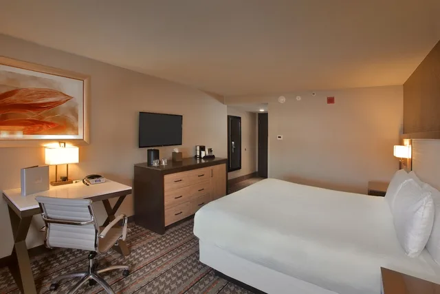 Deluxe, King Bed, Blue Chip Tower، Blue Chip Casino Hotel And Spa 2/3