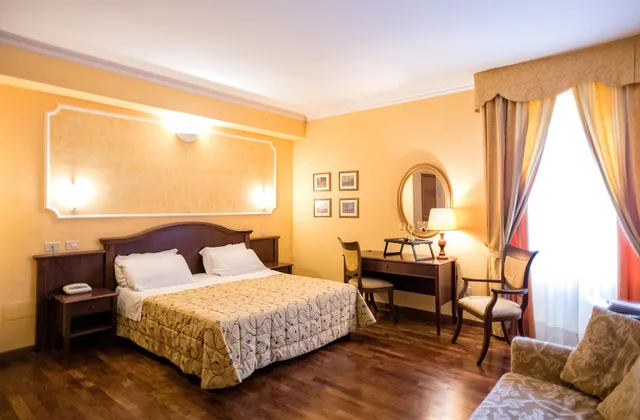 غرفة رباعية، Grand Hotel Italia 1/2
