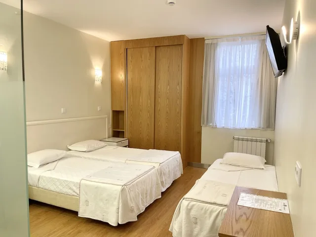 غرفة سوبيريور ثلاثية بثلاثة أسرّة، Universal Hotel 1/2