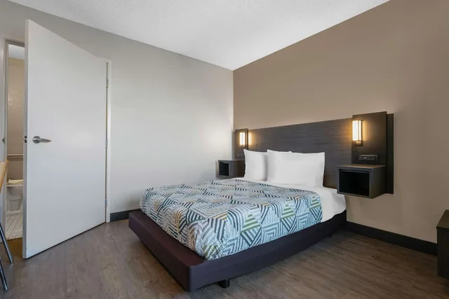 غرفة قياسية بسرير مزدوج للمدخنين، Motel6 Merced, CA - North 3/6