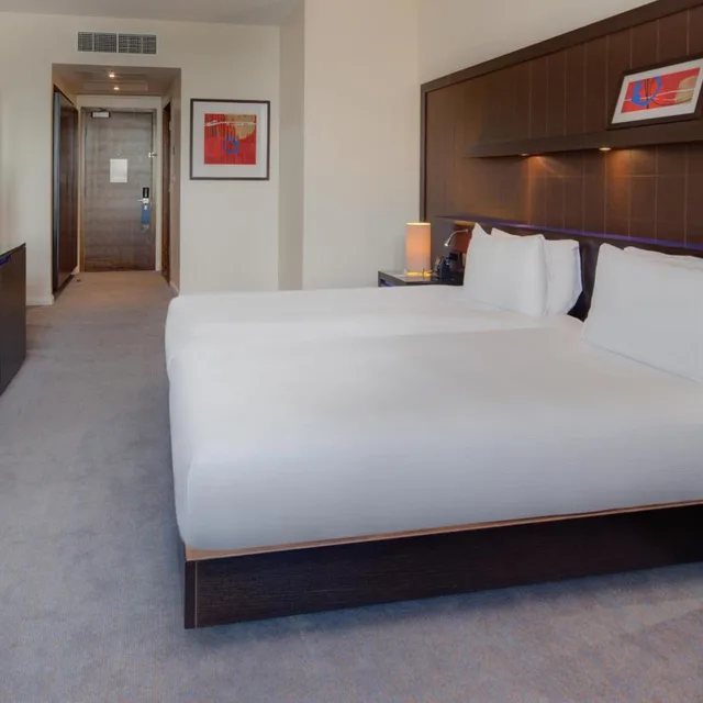 Room, Twin Beds, Hilton London Canary Wharf 3/15