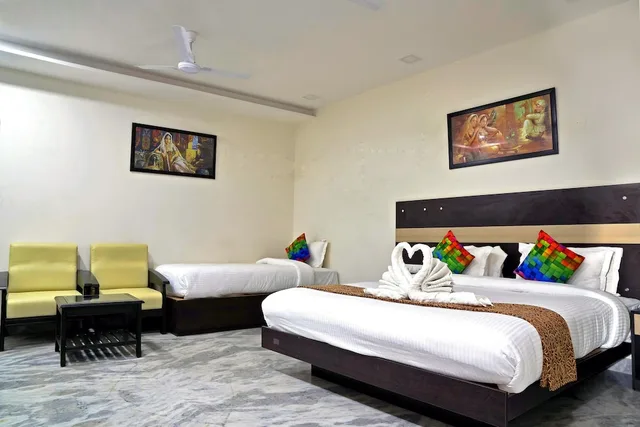 Deluxe, Double Bed, Hotel Royal Dezire 1/7