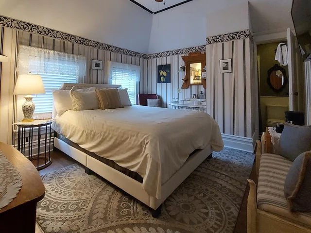 غرفة قياسية بسرير كوين، The Inn at Ludington 3/7