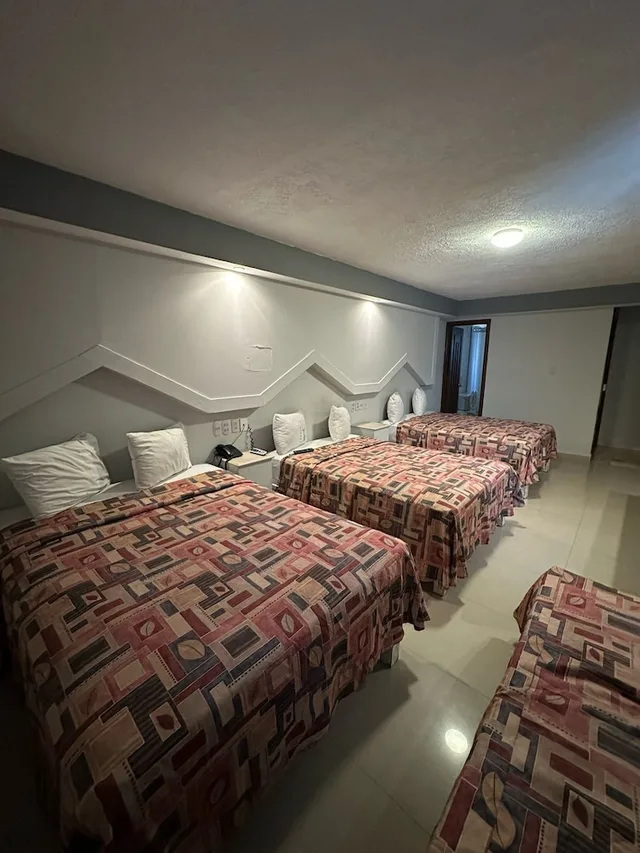 Family, 1 Single and 3 Double Beds, Hotel Impala 1/1