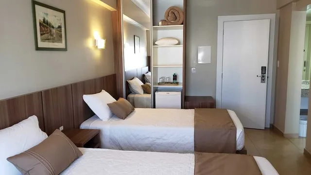غرفة عائلية بسرير مزدوج وسريرين منفصلين، Hotel Alvorada - Concordia 1/1