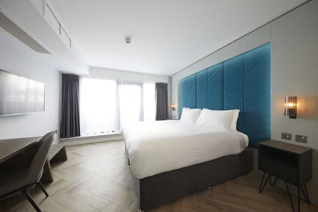 2 Bedrooms, Loft, Suite, 2 King Beds، Roomzzz York City 2/5