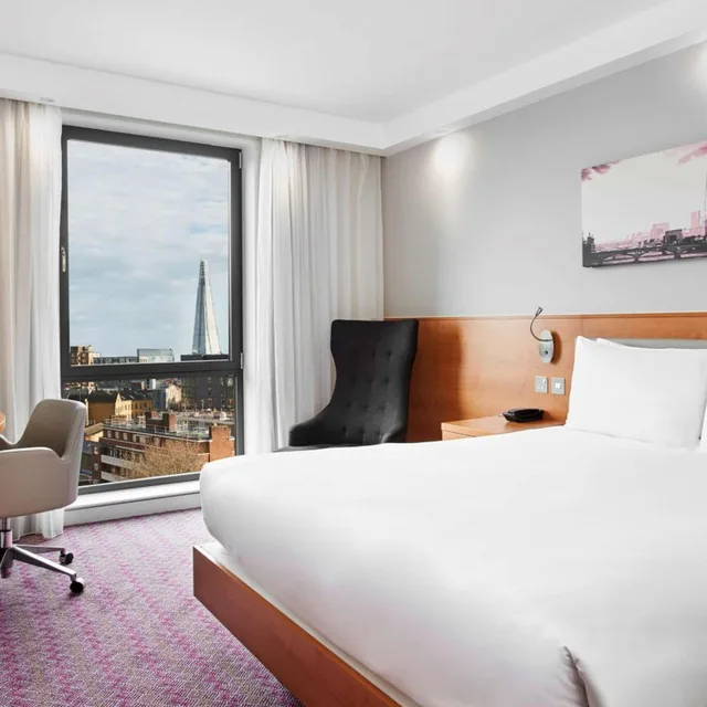 غرفة بسرير كينج وسرير كوين بإطلالة على المدينة، Hampton by Hilton London Waterloo Hotel 2/10