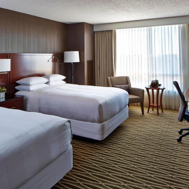 غرفة ديلوكس بسرير مزدوج في طابق مرتفع، Minneapolis Marriott Southwest 1/2