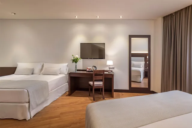 غرفة سوبيريور عائلية، Occidental Granada 3/9