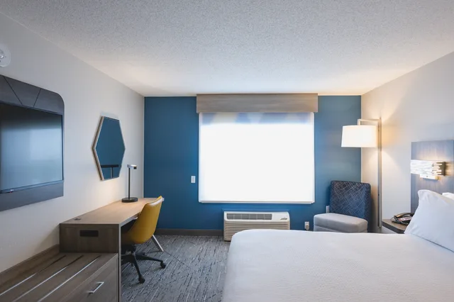 غرفة قياسية بسرير كينج، Holiday Inn Express & Suites Marquette, an IHG Hotel 5/10