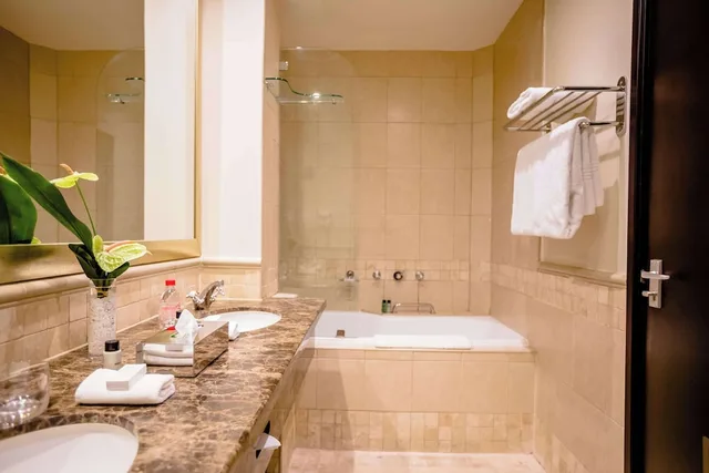 غرفة تنفيذية بسرير كينج، Southern Sun Sandton 6/7