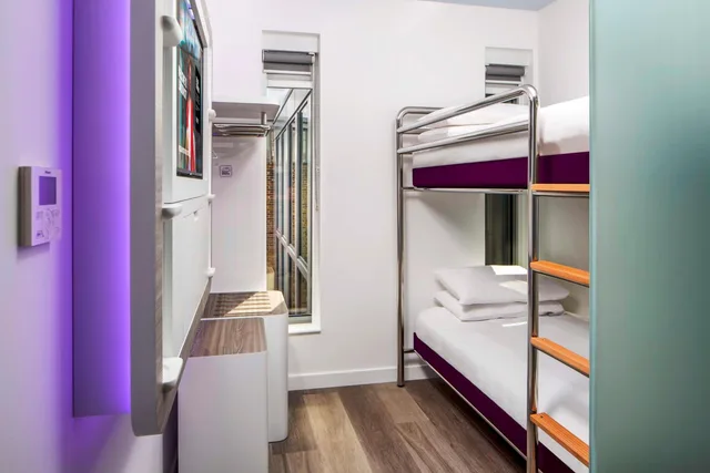 غرفة بأسرّة بطابقين وسرير بطابقين، YOTEL London City, Select by Hilton 1/1