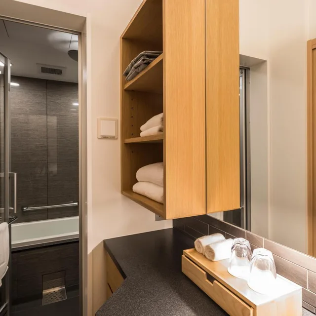 جناح بسرير مزدوج بإطلالة على الحديقة بغرفة نوم واحدة بمطبخ صغير في الطابق الأرضي، Tomoya Residence Hotel Kyoto Nijo Takakura 4/5