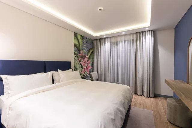 غرفة بسرير كينج بإطلالة على الحديقة، Calisi Hotel Belgrade 2/6