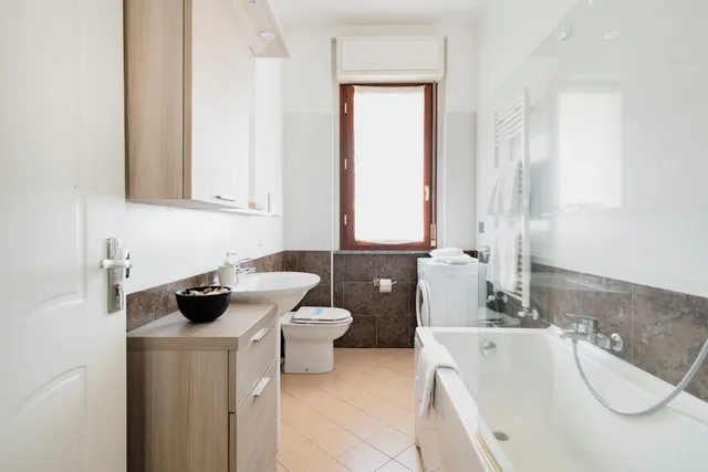 شقة ديلوكس بسرير كوين بشرفة بغرفة نوم واحدة مع أريكة، HQ Aparthotel Milano Inn - Smart Suites 8/8