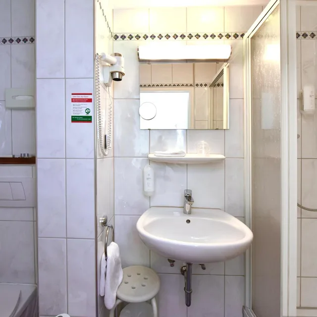 غرفة بسريرين منفصلين، City Partner Hotel Adria 9/10