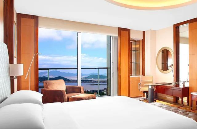 Executive, King Bed, Balcony, Sheraton Zhoushan Hotel 5/10