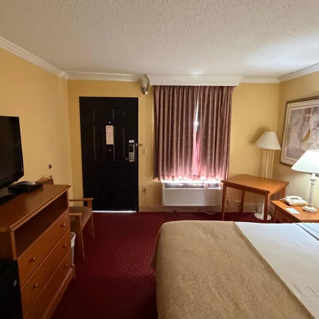 غرفة بسرير كوين لذوي الإعاقة، BEST WESTERN BRYSON INN 1/3