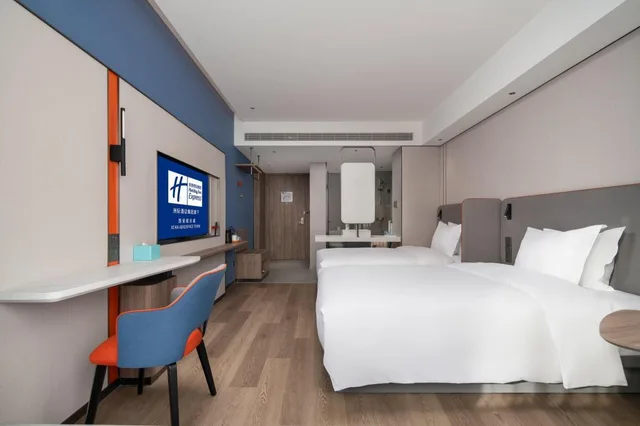 غرفة قياسية بسريرين منفصلين وسريرين مزدوجين بإطلالة على المدينة، Holiday Inn Express Xi’an Aerospace Town 1/6