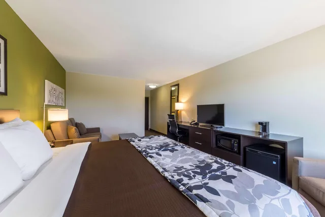 Suite, King Bed, Accessible, Sleep Inn & Suites Jourdanton - Pleasanton 1/3