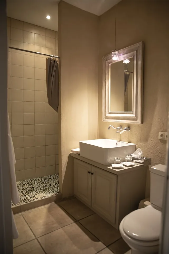 Studio, Queen Bed, Mountain View, Le Couvent D'herepian 3/3
