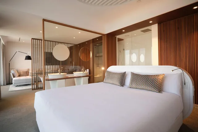جناح سيغنتشر، Hotel Marina Badalona 1/5