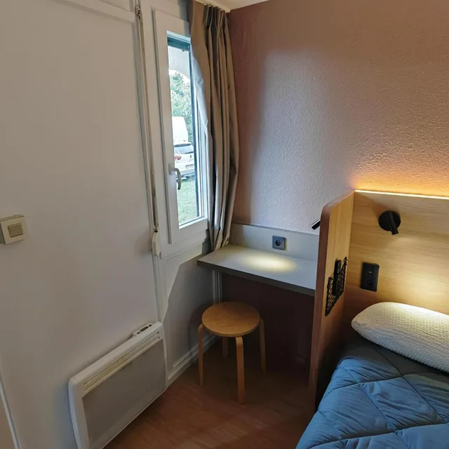 Room, Double Bed, Premiere Classe Dunkerque Est - Armbouts Cappel 8/10