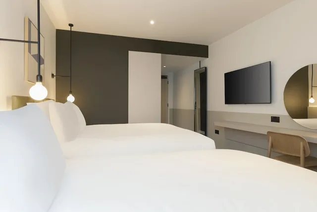 غرفة سوبيريور ثلاثية بسرير مزدوج وسرير فردي، Leonardo Hotel Manchester Piccadilly 3/4