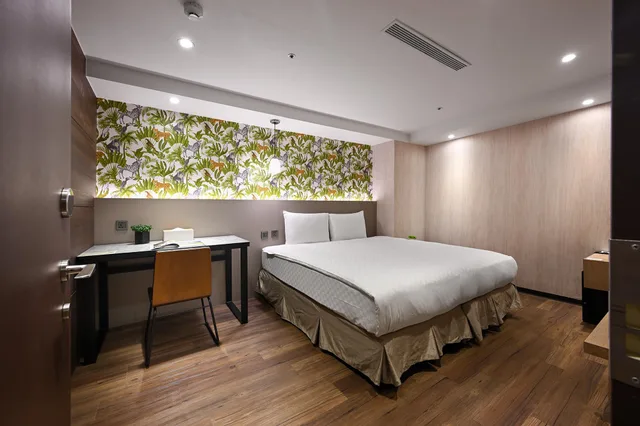 Business, Single, Double Bed, No Window, Le room Hotel Kaifeng Taipei 1/2