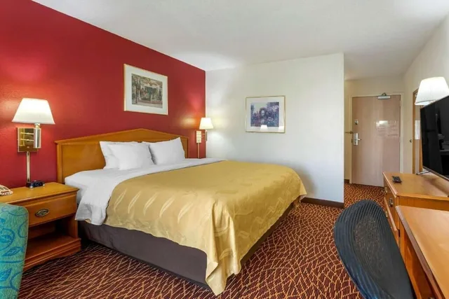 Room, King Bed, Exterior Entrance، Quality Inn Northlake 3/7