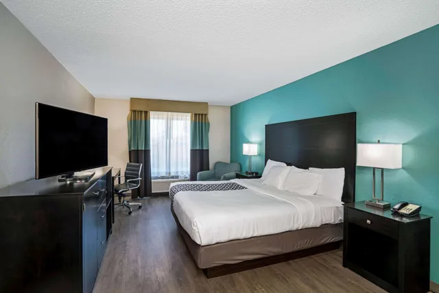 جناح بسرير كينج، La Quinta Inn & Suites by Wyndham Lebanon 2/3