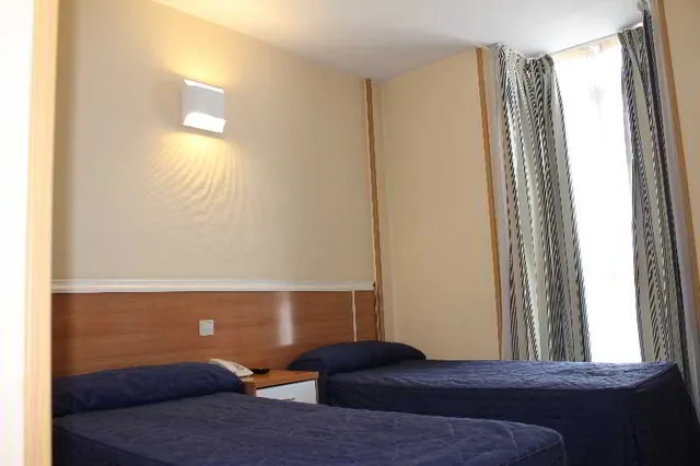 Standard, Double Bed, Barajas Plaza 2/4