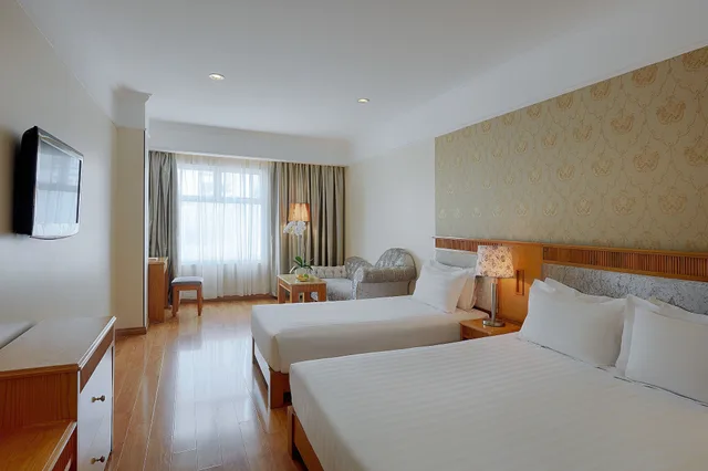 Signature, Queen Bed, Silverland Ben Thanh Hotel 1/10