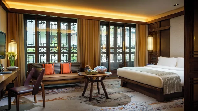 غرفة كلاسيكية بسرير كينج بإطلالة على الحديقة، INTERCONTINENTAL LIJIANG ANCIENT TOWN RESORT 2/5