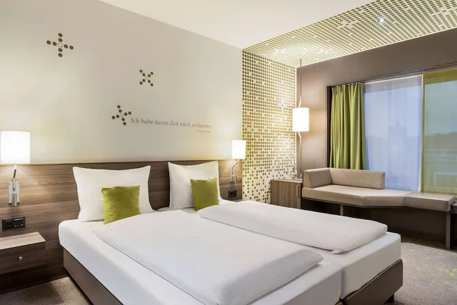 غرفة ديلوكس بسرير مزدوج، Vienna House by Wyndham Zur Bleiche Schaffhausen 1/3