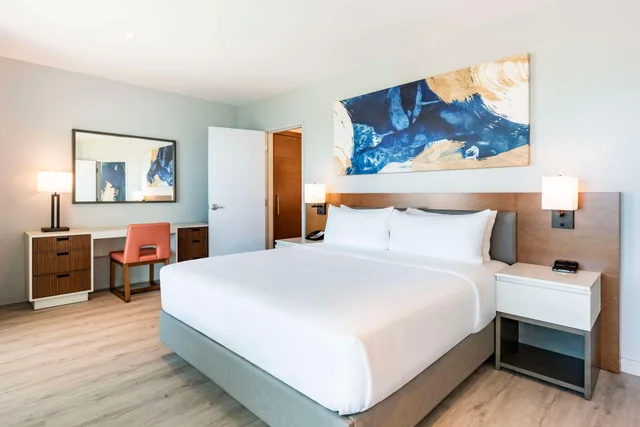 Grand, Master, Suite, King Bed, Ocean Front، Embassy Suites by Hilton Aruba Resort 3/8