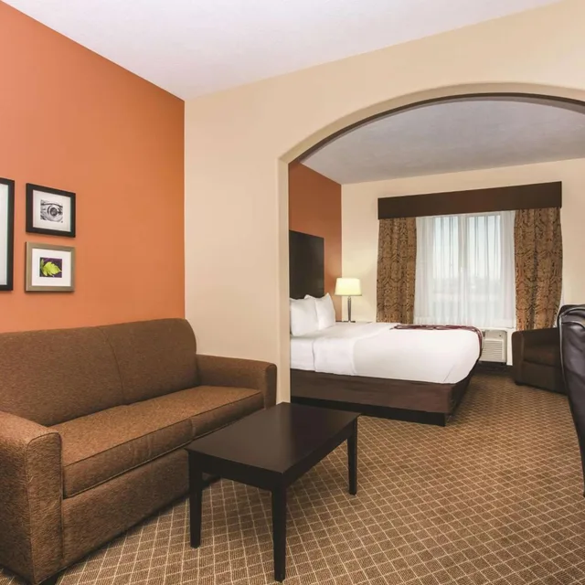 غرفة تنفيذية بسرير كينج، La Quinta Inn & Suites by Wyndham Ely 4/9
