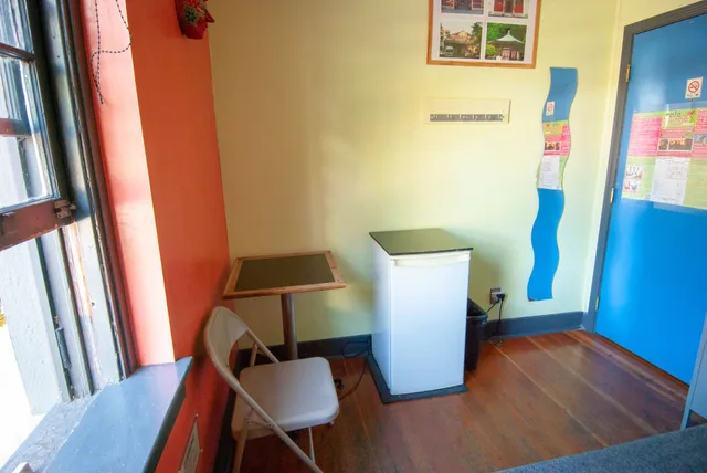 غرفة صغيرة بسرير كوين بحمام مشترك، Ocean Island Inn Backpackers Suites Hostel 9/9