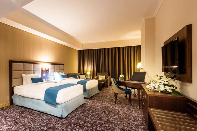 غرفة تنفيذية بسريرين منفصلين، Golden Tulip Doha 3/10