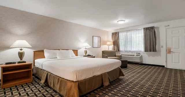 غرفة بسرير كينج، Northern Queen Inn 2/2