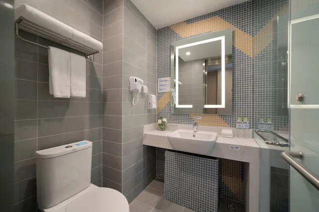 Standard, Twin Beds, High Floor, Holiday Inn Express Qingdao Innovation Park 3/3