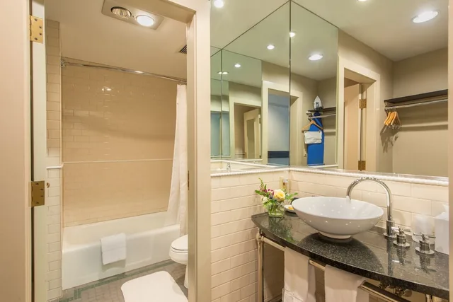 غرفة كلاسيكية بسرير كوين بإطلالة على المرفأ، The Breakwater Inn and Spa 5/5