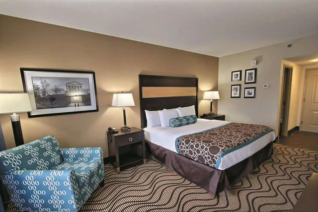 غرفة بسرير كينج لذوي الإعاقة، La Quinta Inn & Suites by Wyndham Richmond-Midlothian 4/8
