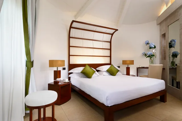 غرفة بسرير مزدوج بجاكوزي، La Plage Resort 1/3